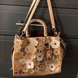 Rogue Tea rose Handbag
